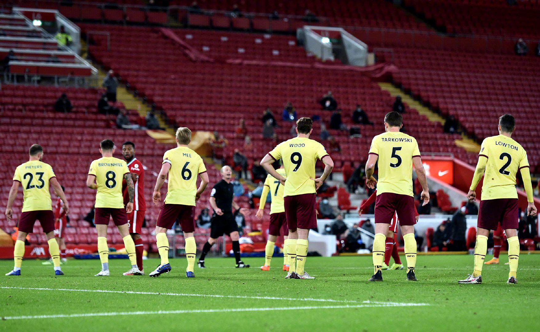 努涅斯挺身 努涅斯挺身