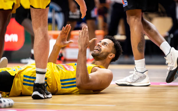 腰或边路支 腰或边路支