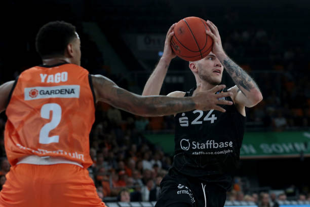 育赛事中引 育赛事中引